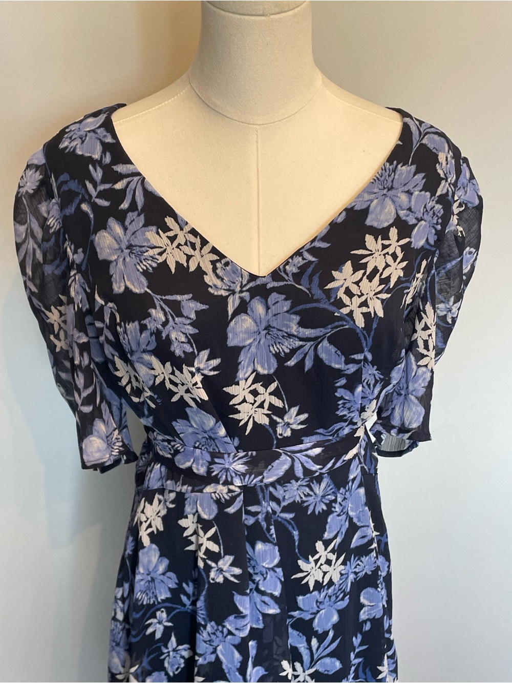 Tommy Hilfiger Navy Floral V-Neck Midi Dress - Picture 2 of 14